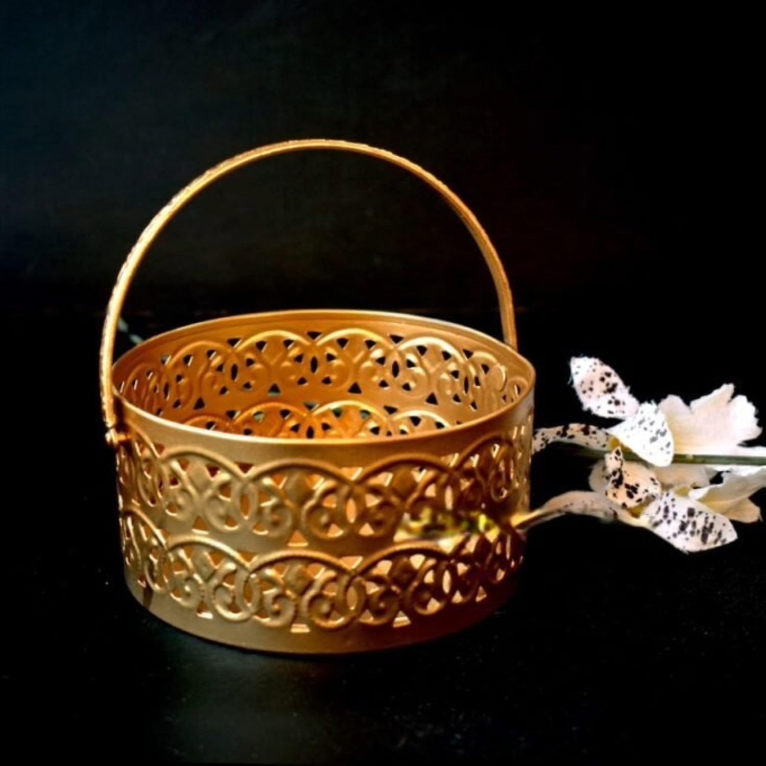 Metal Round Flower Basket With Handle Best For Puja Dining Table And Home Decoration Fruit