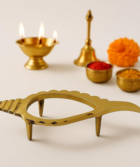 Decorative Religious White Shankh with Brass Stand, 10 cm Non-Blowing Conch Shell with 11 cm Pure Brass Stand for Pooja & Home Decor