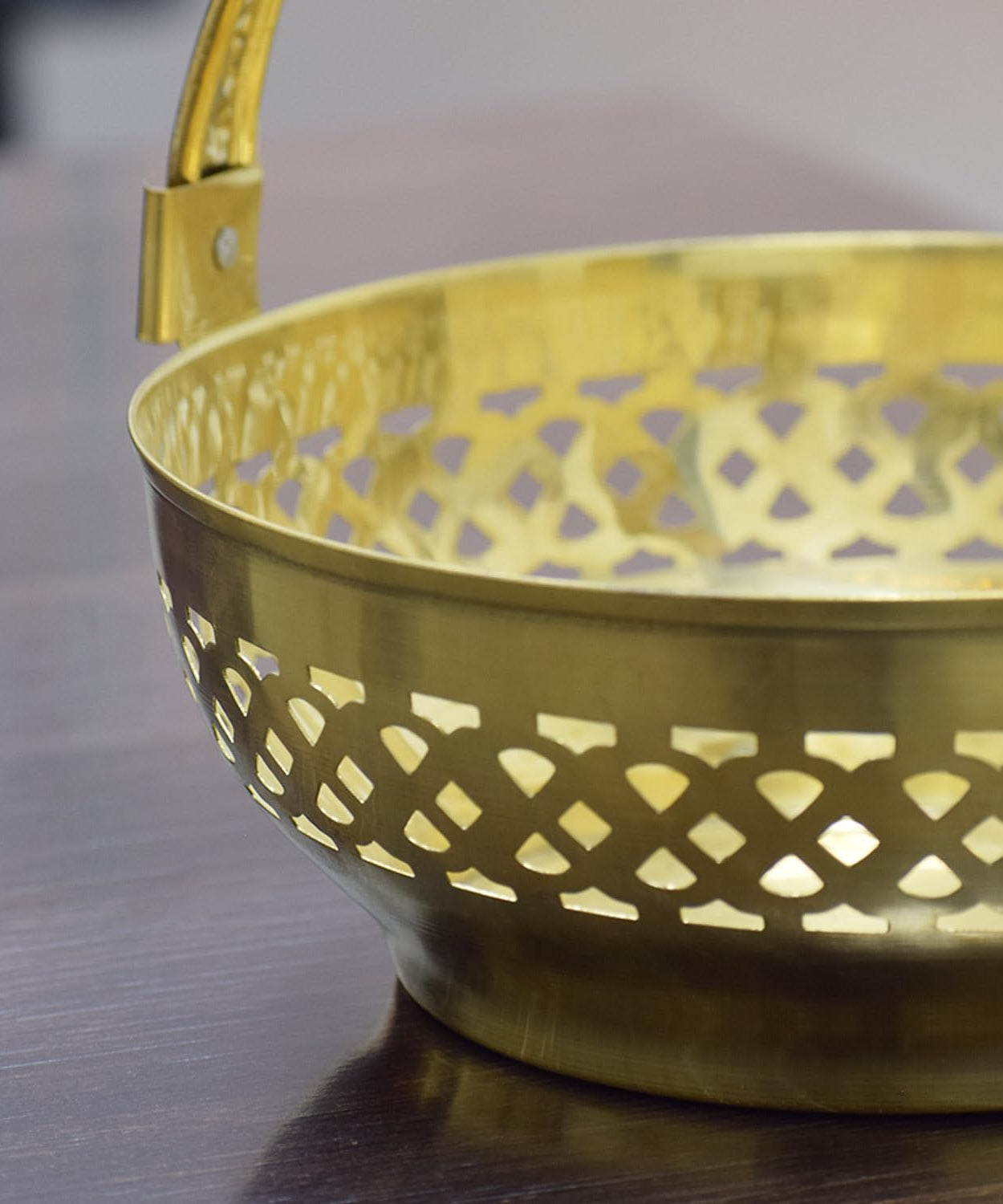 Traditional Brass Round Shape Puja Flower Basket, Temple Basket (Gold, Diameter 8 Inch)