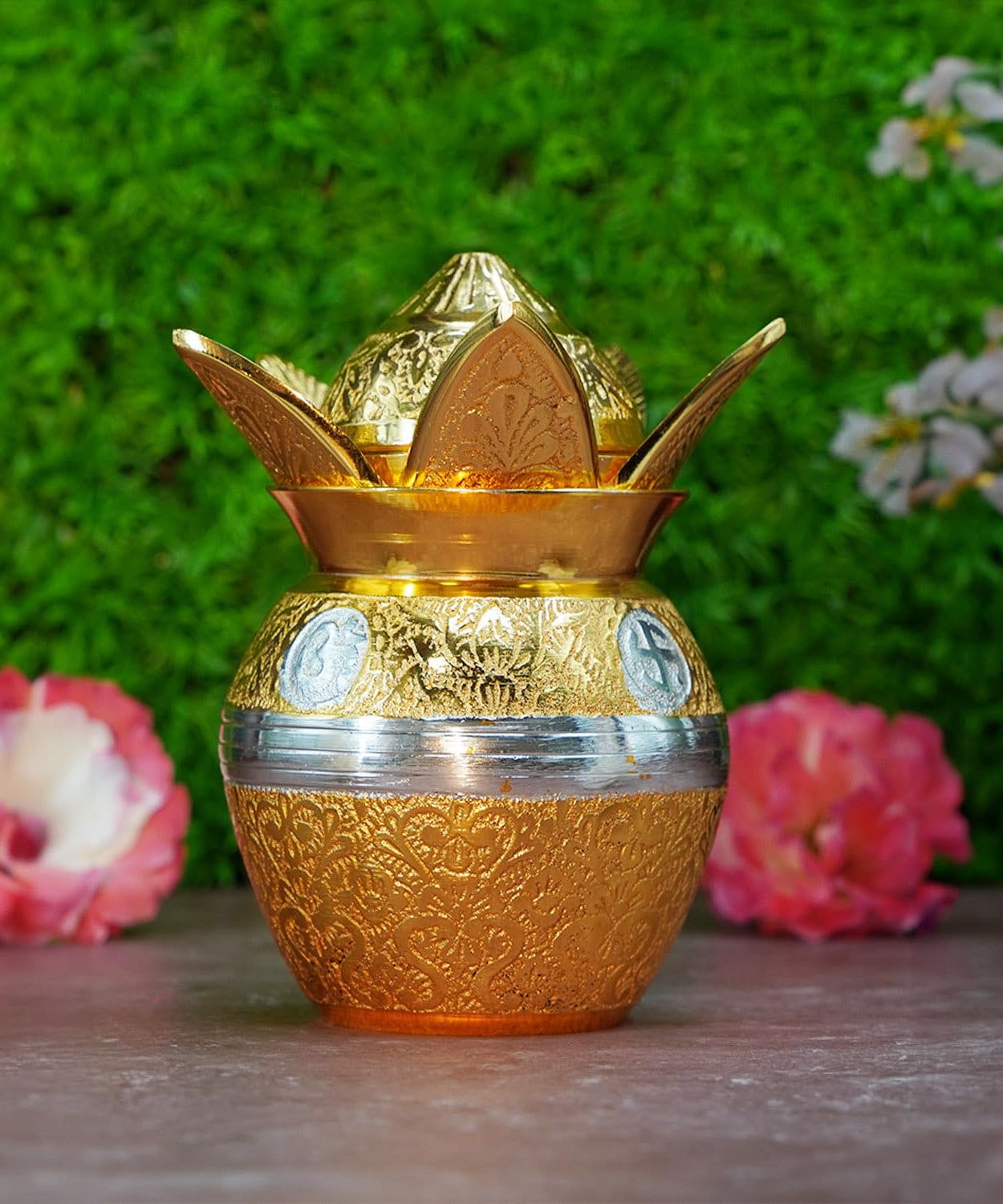 Brass Kalash with Coconut and Mango Leafs/Puja Lota Kalash/Mangal Kalash/with Velvet Box for Puja Kalash