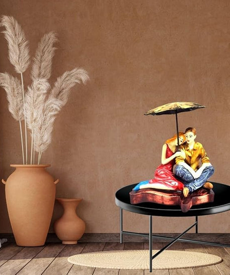 Love Couple with Umbrella Statue Showpiece Gift Item for Valentine's Day.