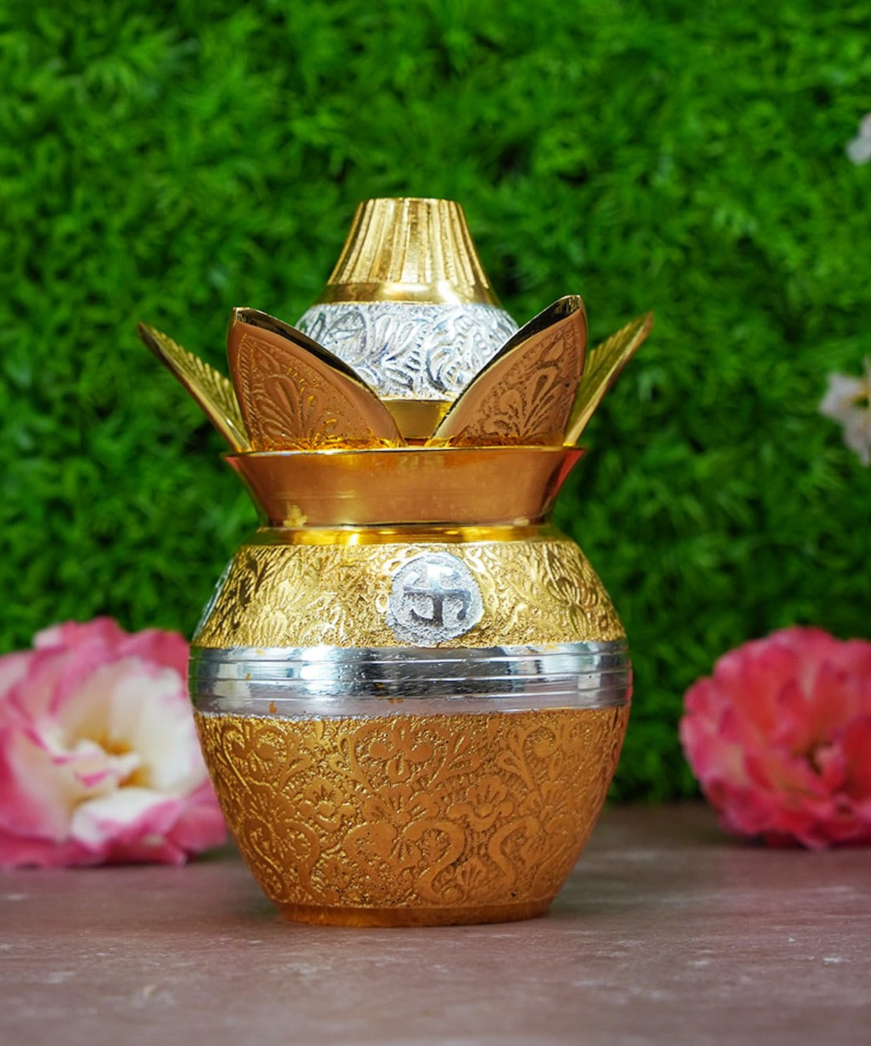 Brass Kalash with Coconut and Mango Leafs/Puja Lota Kalash/Mangal Kalash/with Velvet Box for Puja Kalash