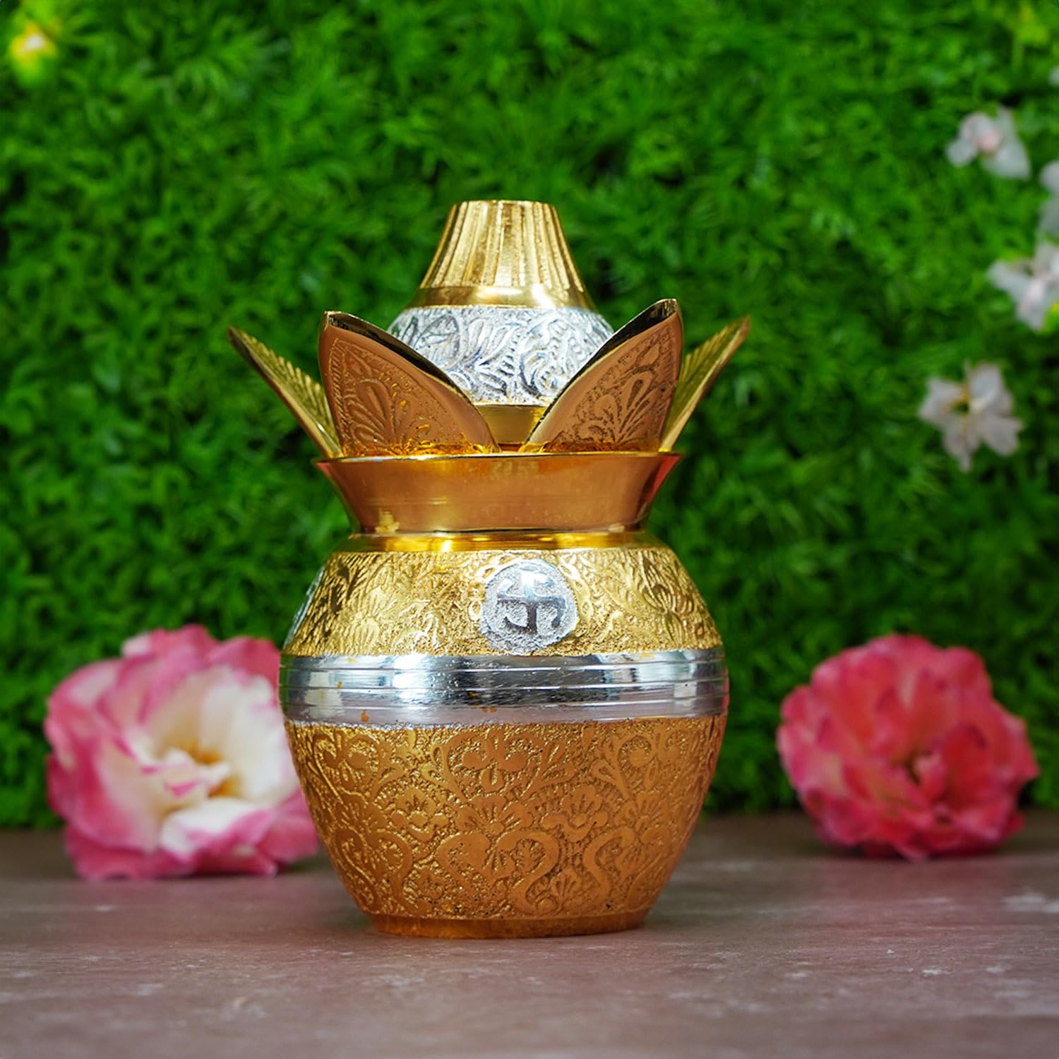 Brass Kalash with Coconut and Mango Leafs/Puja Lota Kalash/Mangal Kalash/with Velvet Box for Puja Kalash