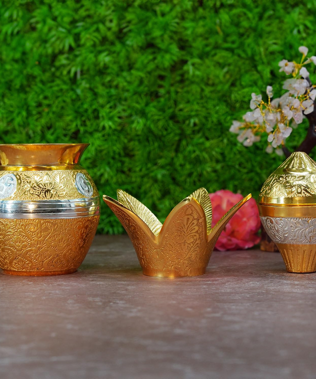Brass Kalash with Coconut and Mango Leafs/Puja Lota Kalash/Mangal Kalash/with Velvet Box for Puja Kalash