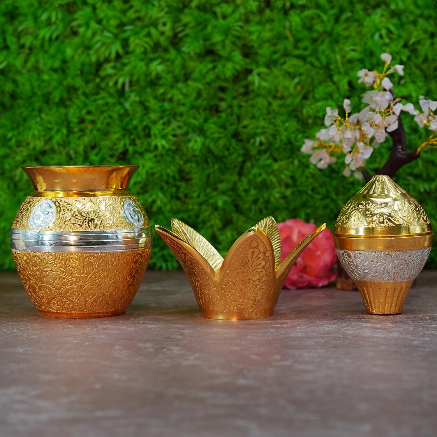 Brass Kalash with Coconut and Mango Leafs/Puja Lota Kalash/Mangal Kalash/with Velvet Box for Puja Kalash