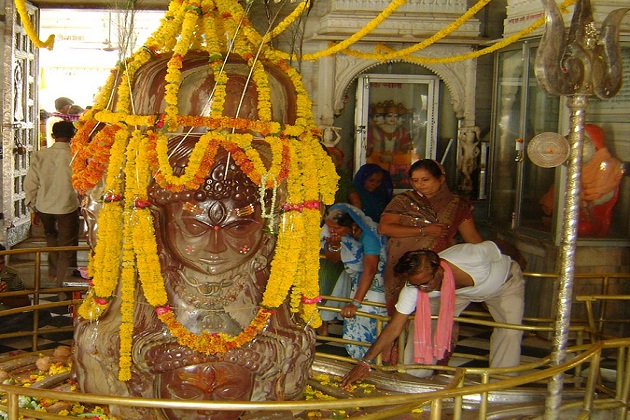 pashupatinath-temple-Shivling.jpg