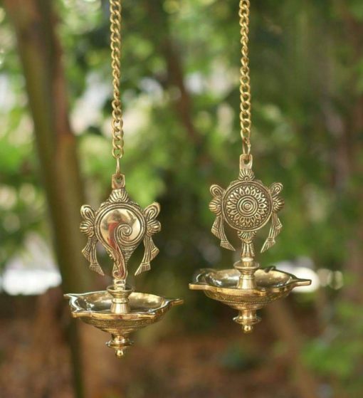 Brass Hanging Shankh Chakra Diya, Vishnu Diya, Hanging Kuthu Vilakku 5 Wicks With Chain - Image 2